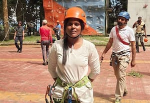  மலையேற்றத்தில் மலைக்க வைக்கும் புதுச்சேரி வீராங்கனை திவ்யா