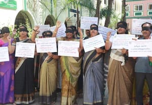  கண்களில் கருப்பு துணி கட்டி பேராசிரியர்கள் போராட்டம்