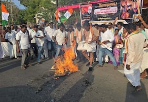  ஆர்ப்பாட்டத்தில் உருவபொம்மை எரிப்பு காங்.,கட்சியினர் 121 பேர் மீது வழக்கு