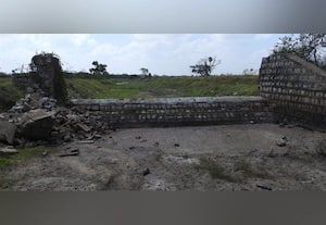  தடுப்பணை சீரமைப்பில் அலட்சியம் சொட்டு தண்ணீர் இல்லாத அவலம்