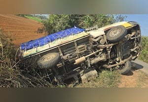  ஆட்டோ கவிழ்ந்து விபத்து