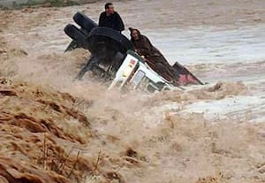  வரலாறு காணாத வெள்ளம் லட்சம் பேர் வெளியேற்றம்