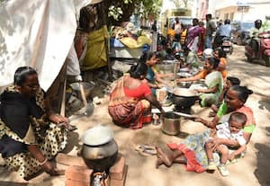  'பெப்பே!' 'பக்கா' வீடு தருவதாக குடிசைகளை அகற்றிய அரசு...: நடுத்தெருவில் வாழ்க்கை நடத்தும் 55 குடும்பங்கள்