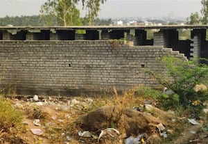  கட்டி முடிக்காத கழிப்பறையின் கதை