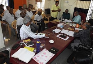  மின்வாரிய அலுவலகத்தை இடம் மாற்ற மக்கள் எதிர்ப்பு