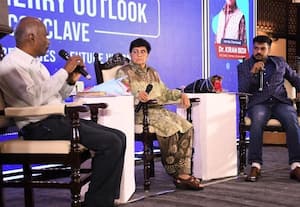  கவர்னர் - முதல்வர் மோதலால் மக்கள் பணம் வீணடிக்கப்படுகிறது முன்னாள் கவர்னர் கிரண்பேடி பேச்சு