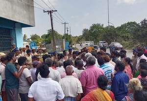  மணலியில் 'டாஸ்மாக்' கடைக்கு எதிர்ப்பு அ.தி.மு.க., - பா.ஜ.,வினர் கைது