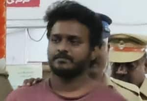  தாயை சரமாரியாக குத்தி கொன்ற மகன் வேலைக்கு செல்ல அறிவுறுத்தியதால் வெறி வேலைக்கு செல்ல அறிவுறுத்தியதால் வெறி