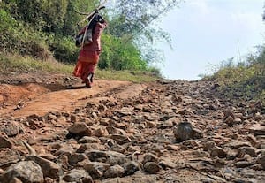  பணியில் பாரபட்சம்!   கண்டுகொள்ளாமல் புறகணிக்கப்படும் கிராம சாலைகள்: அரசின் அலட்சியத்தால் நாள்தோறும் தடுமாறும் பயணம்
