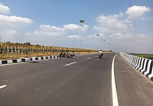  வாலாஜாபாத் புறவழி சாலையில் பயன்பாட்டிற்கு வரும் முன்பே பயணம் போதை நபர்கள் அட்டகாசம்