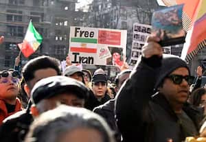 அதிகரிக்கும் பதற்றம்; ஈரானில் இருக்கும் அமெரிக்கர்கள் வெளியேற உத்தரவு