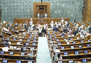 எதிர்க்கட்சி எம்பிக்கள் கடும் அமளி; 5வது நாளாக முடங்கியது லோக்சபா