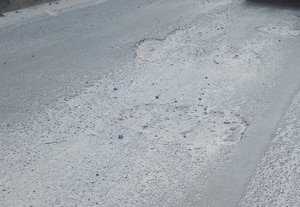  ரோட்டில் பள்ளம் வாகன ஓட்டிகள் அச்சம்