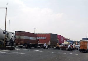  பெங்களூரு தேசிய நெடுஞ்சாலையில் சிக்னல் 'அவுட்' போக்குவரத்து நெரிசலில் வாகன ஒட்டிகள் பரிதவிப்பு