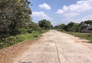  பெருவெளி சாலையில் மின்விளக்கு வசதியின்றி கிராம மக்கள் அச்சம்