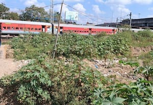    செங்கல்பட்டில் ரயில்வே சுரங்கப்பாதை பணிகள்... முடங்கியது!நெடுஞ்சாலை துறை மெத்தனத்தால் 10 கிராமத்தினர் தவிப்பு