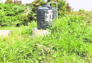 குப்பையில்  சின்டெக்ஸ் தொட்டி மக்கள் கடும் அவதி