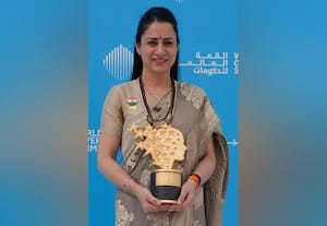 குடிசை சுவர்களில் கல்வி ஓவியங்கள்; இந்திய ஆசிரியைக்கு உலக விருது