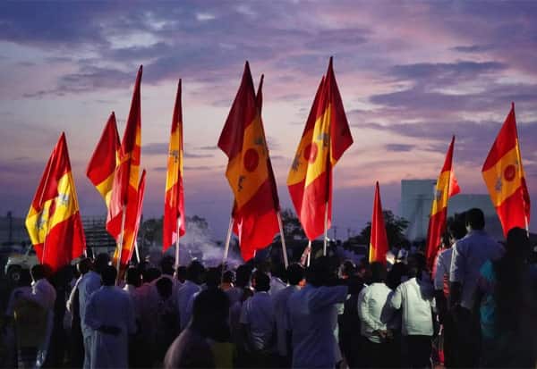  தி.மு.க.,வுடன் நெருக்கம்; விமர்சிக்க தயக்கம் த.வெ.க., பற்ற வைப்பால் கொதிக்கும் அ.தி.மு.க.,