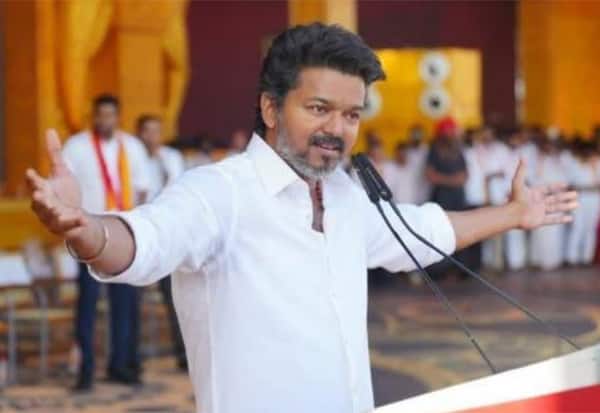  கூட்டத்துக்கு அனுமதி கிடைக்காமல் நிர்வாகிகள் தவிப்பு; விஜய் பாராமுகம்