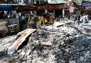 கழிவை சாலையில் குவிப்பது... ﻿ வழக்கமா போச்சு! முடிவு கட்டணும் மாநகராட்சி