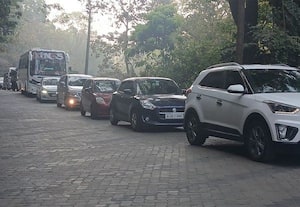  ஊழியர்கள் பற்றாக்குறையால் கட்டண வசூல் தாமதம் காத்திருந்த சுற்றுலா பயணியர் அதிருப்தி