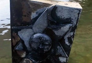  சத்தரை கூவம் ஆற்றில் 3 கற்சிலை கண்டெடுப்பு