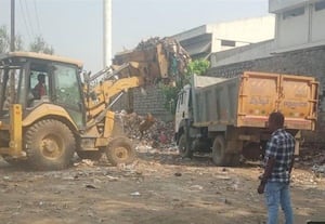  நல்லாறு கரையோரம் குப்பைகள் அகற்றம்