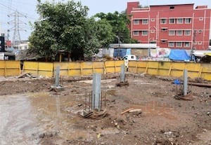  சாய்பாபா காலனி பாலத்துக்கு தீர்வு காண மின் கோபுரம் அமைக்கும் பணி துவக்கம்