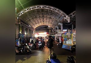  8 மாதமாக இருளில் அம்பத்துார் பஸ் நிலையம் 'பியூஸ் கேரியர்' பிடுங்கப்பட்டது ஏன்?