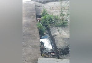  கழிவுநீர் கால்வாய் அடைப்பால் ஊத்துக்கோட்டையில் துர்நாற்றம்