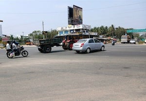  அடிக்கடி விபத்துக்களுடன் பயமுறுத்தும் நால்ரோடு சந்திப்பு