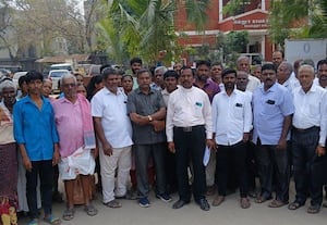  பிள்ளையப்பம்பாளையத்தில் இரு தரப்பினர் பரஸ்பரம் புகார் தாசில்தார் அமைதி பேச்சுவார்த்தை