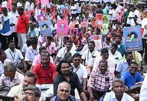  ஊராட்சி செயலர்கள் 6வது நாளாக தர்ணா; ஊரக பணியாளர்கள் 800 பேர் கைது