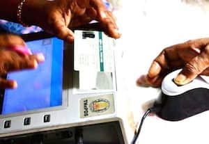  வீடுதேடி ரேஷன் பொருள் விநியோகம்: லாரி வாடகை வழங்குவதில் இழுபறி; விற்பனையாளர்கள் புகார்