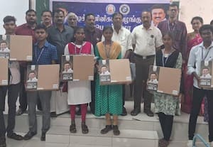  அரசு கல்லுாரி மாணவர்கள் 395 பேருக்கு லேப்டாப்