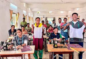 நல்வழிப்பாதையில் நக்சலைட்டுகள்