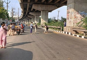  மேல்நிலைப்பள்ளி முன் வேகத்தடை அமைக்கணும்