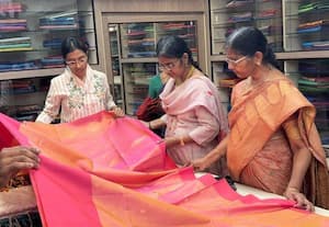  பழச கொடுங்க... புது சேலைகளை அள்ளுங்க