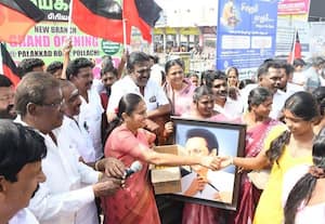  மகளிருக்கு உரிமைத்தொகை தி.மு.க.வினர் கொண்டாட்டம்