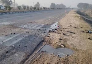 ராஜஸ்தானில் கார் - டிரக் மோதிய விபத்தில் 5 பேர் பலி