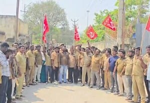  கோவில் நிர்வாகத்தை கண்டித்து ஆட்டோ ஓட்டுநர்கள் ஆர்ப்பாட்டம் : திருத்தணியில் 55 பேர் கைது