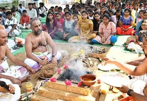  அறிவொளி சுடர்விட ஹயக்ரீவர் வழிபாடு பொதுத்தேர்வு மாணவர்கள் சங்கமம்