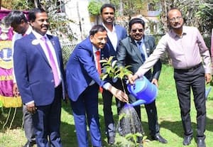  சோலை காடுகளை உருவாக்கும் இயற்கை ஆர்வலர்