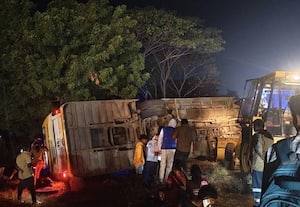  ஆம்னி பஸ் கவிழ்ந்து விபத்து தாம்பரம் பெண் உயிரிழப்பு