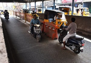  விதிமீறும் வாகன ஓட்டுனர்கள் சுரங்கப்பாதையில் விபத்து அபாயம் 