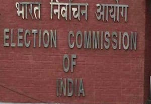 விதிகளை மீறிய மேற்கு வங்க அதிகாரிகள் 7 பேர் சஸ்பெண்ட்; தேர்தல் ஆணையம் அதிரடி