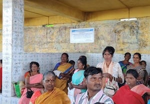  நிழற்கூரையில் போஸ்டர்கள் ஒட்டக்கூடாதென எச்சரிக்கை 'தினமலர்' செய்தி எதிரொலி