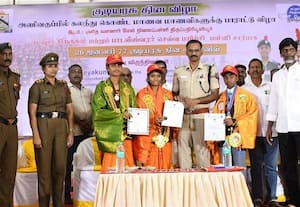  மாணவிகளுக்கு பாராட்டு 