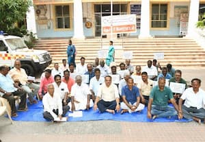  108 ஆம்புலன்ஸ் டிரைவர்கள் 5வது நாளாக போராட்டம்